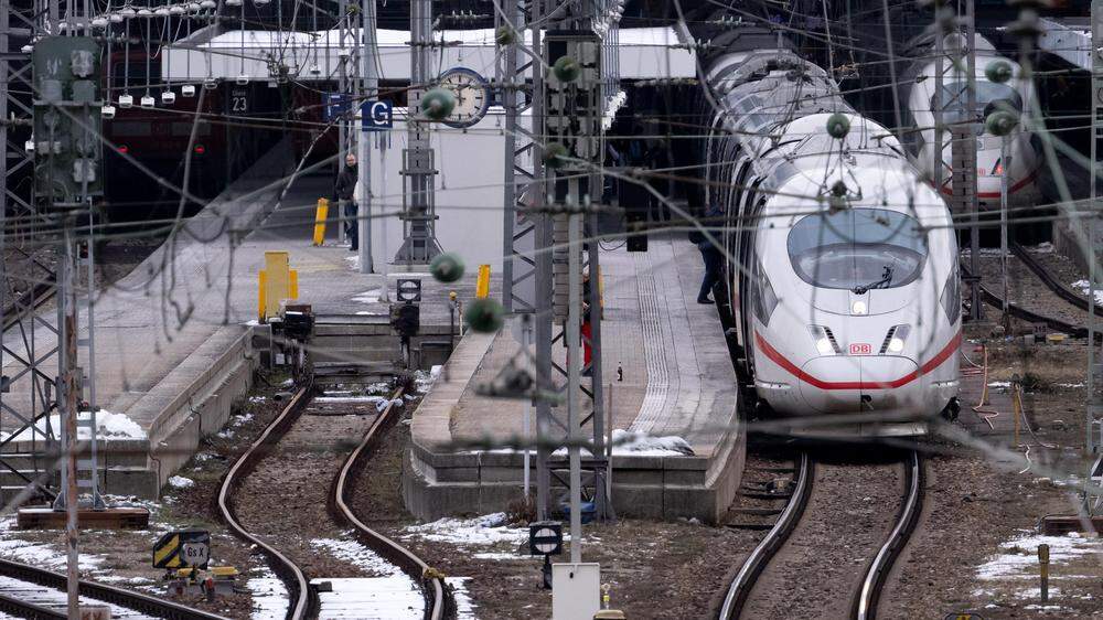 Deutsche Bahn Deutscher Lokführer Streik Hat Begonnen Öbb Rät Von Reisen Nach Deutschland Ab 